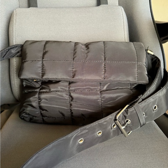 Minimalist Quilted Detail Flap Square Bag - Picture 3 of 6